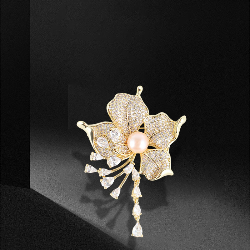 胸针高级感小众重工锆石花朵天然淡水珍珠百合胸花配饰别针-阿里巴巴
