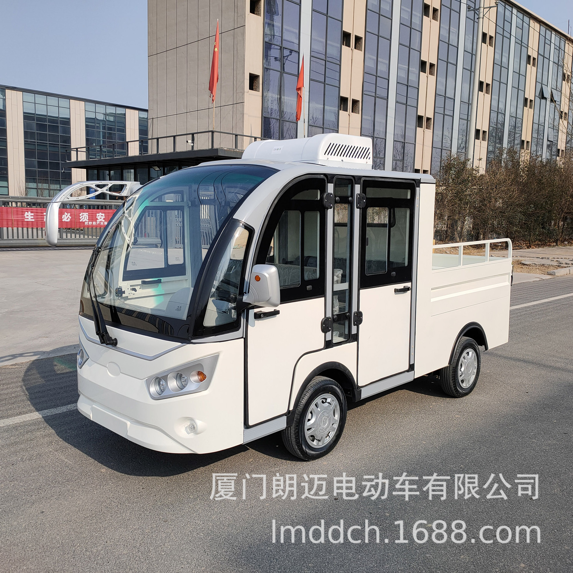 高温天气出游当然要乘坐带空调的观光电动车 14座景区