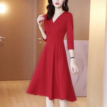 红色连衣裙女2024新款春装法式高端气质显瘦赫本风小红裙礼服