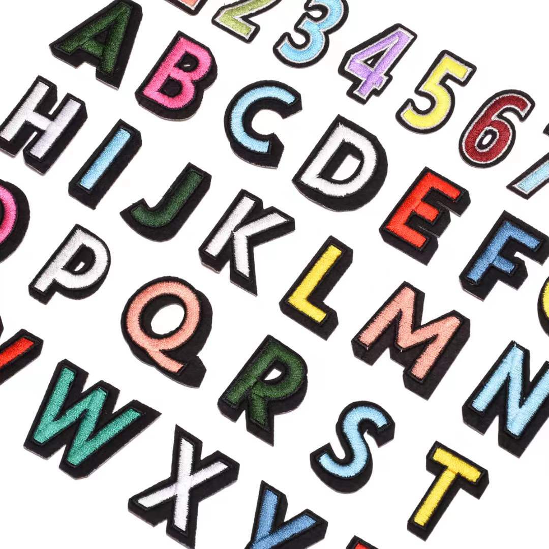 厂家刺绣电脑绣花英文字母背胶布贴学校幼儿园学号布贴数字补丁贴