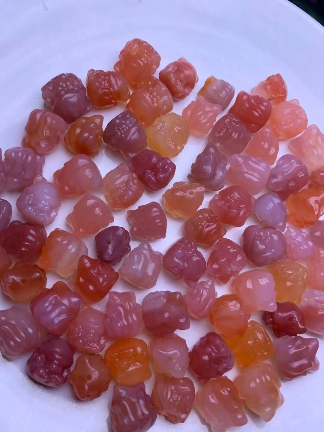 天然盐源玛瑙水蜜桃色凤九狐狸雕刻件配饰diy设计颜色粉嫩10-13mm