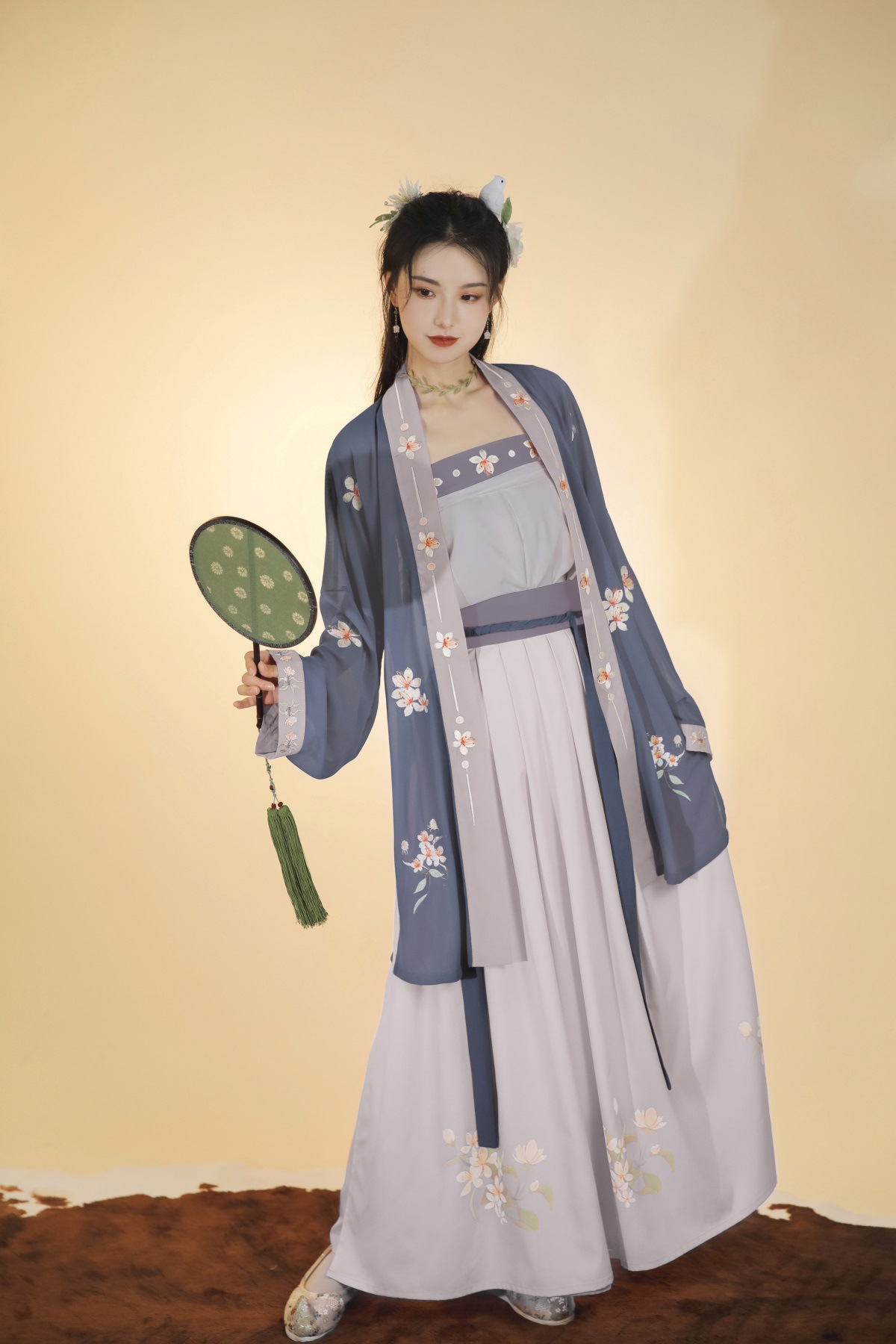 宋制汉服女步清尘绣花原创褙子宋抹齐腰襦裙刺绣三件套8184