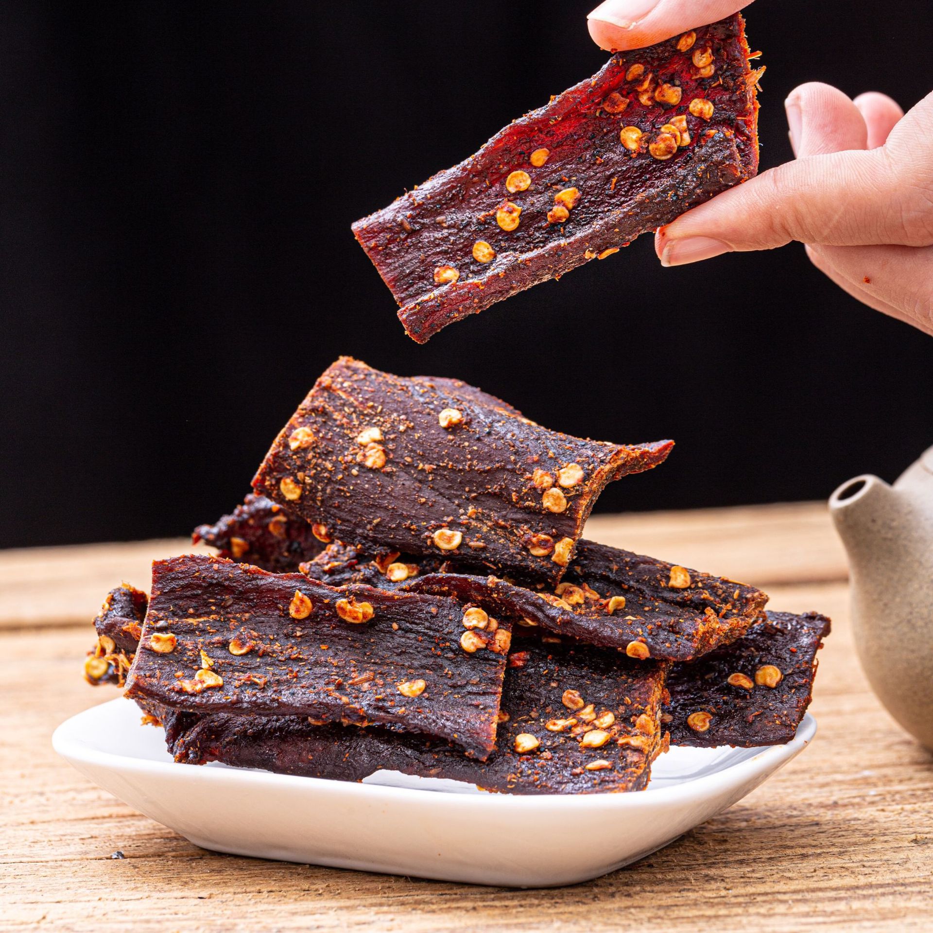 批发鸭肉干五香麻辣散装长条鸭肉条手撕肉零食特产鸭肉干巴条