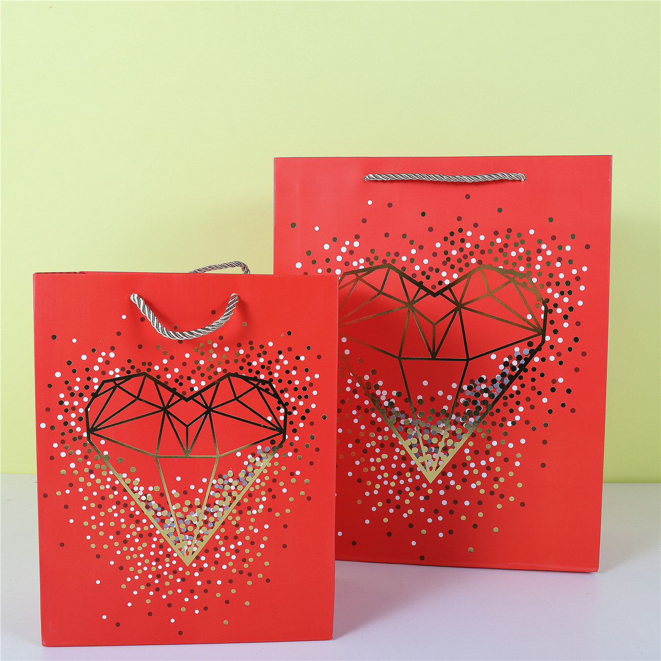 Valentine's Day Paper White Card Gift Bag Festive Wedding Gift Bag Heart Peach Gilding Paper Bag in Stock Wholesale