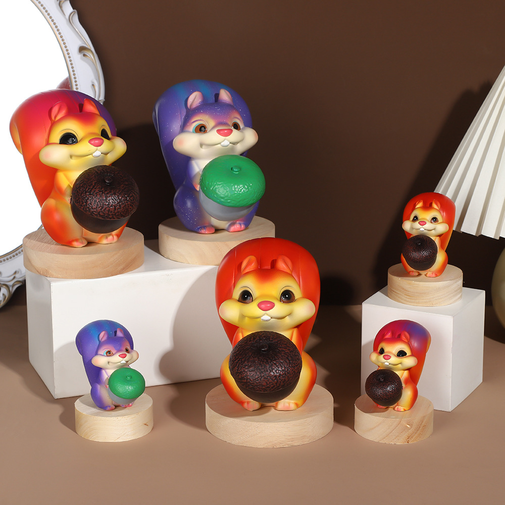 跨境彩色松鼠摆件仿真松鼠雕塑摆件爬挂树装饰户外园林庭院工艺品