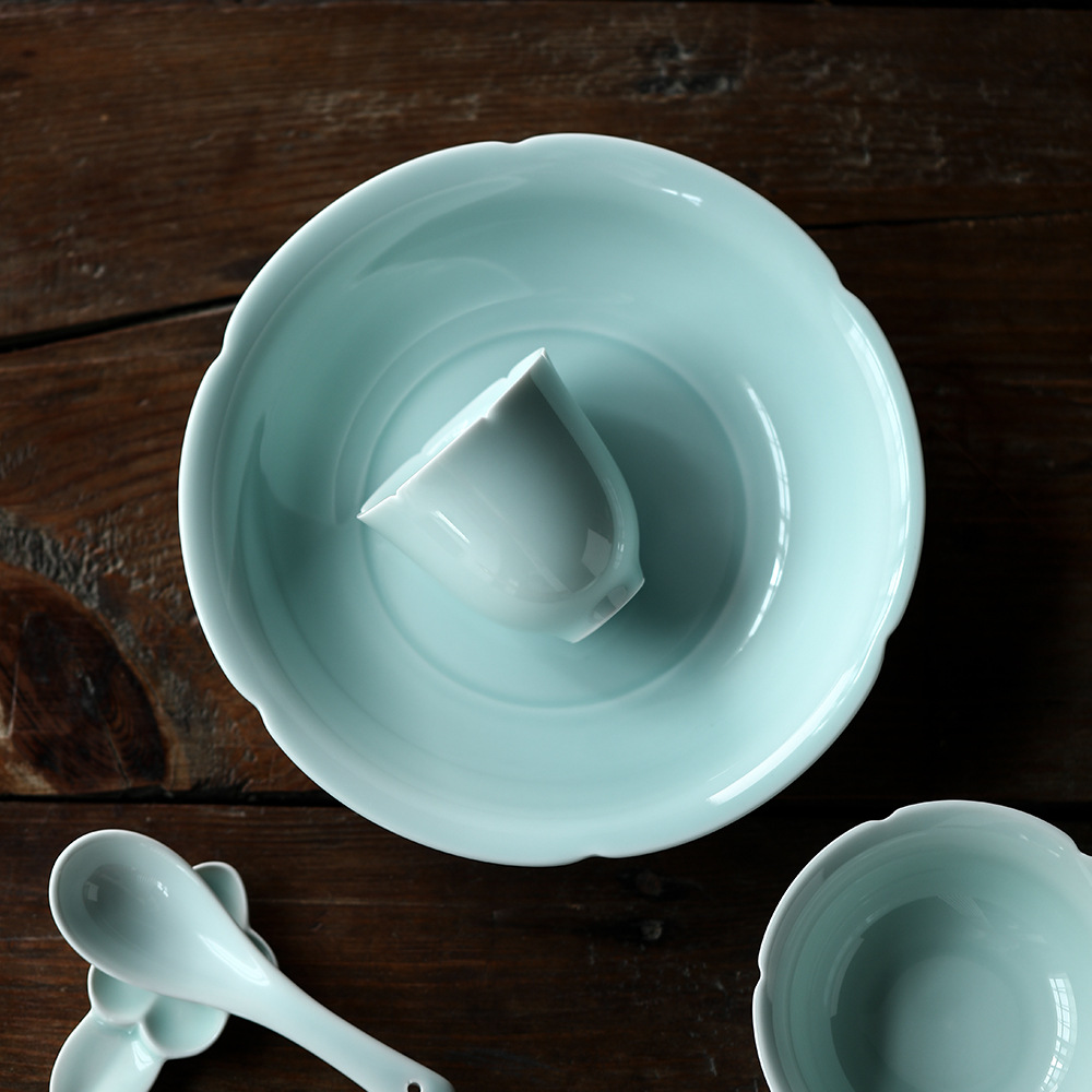 景德镇陶瓷湖田窑仿宋影青餐具家用小号葵口碗碟套装荷花口茶杯