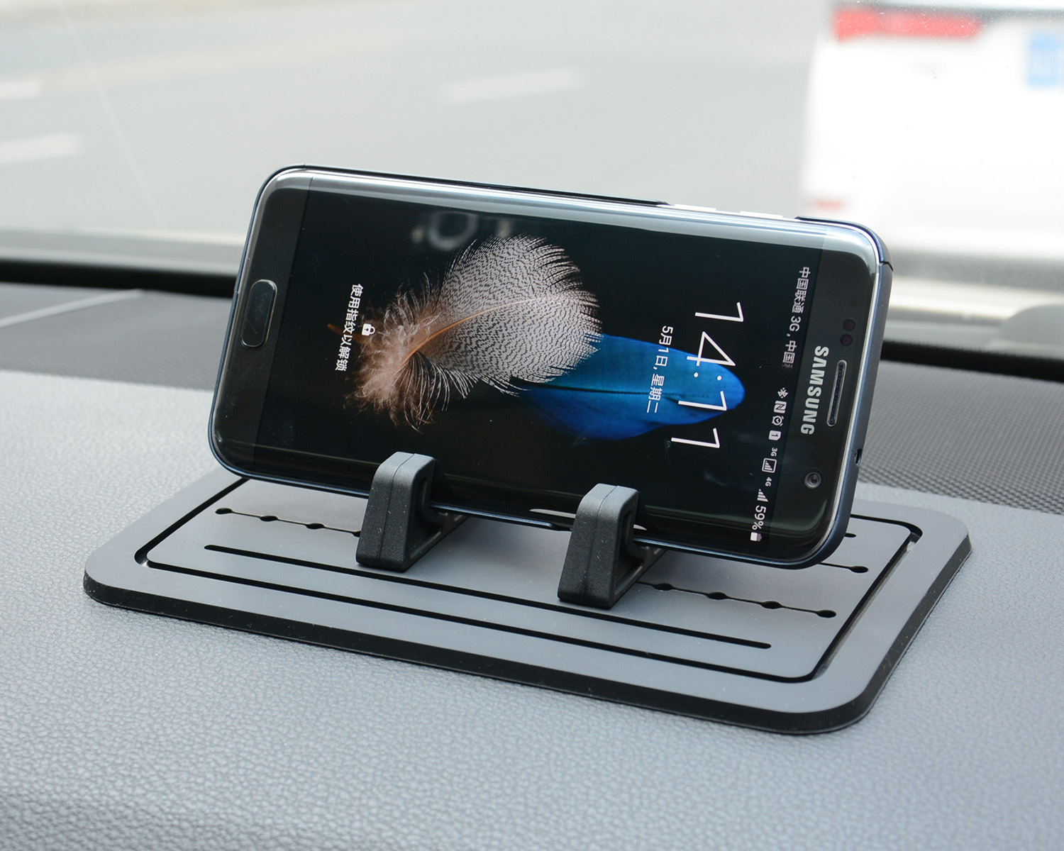 汽车中控台手机支架车载手机防滑垫仪表台手机支架硅胶防滑垫