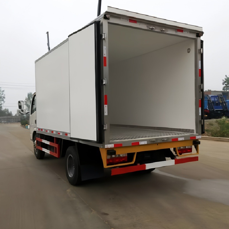 东风凯普特保鲜冻货食品运输车加装肉钩导轨 160马力强劲发动机