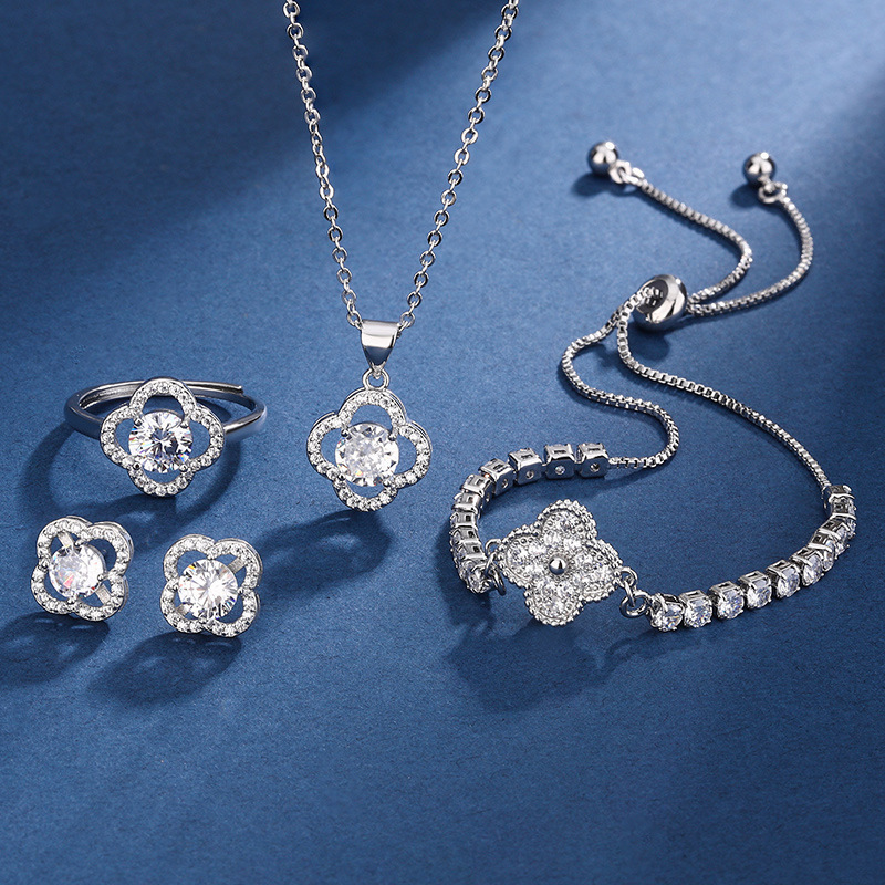 莫桑石项链女锁骨链 韩版时尚流行微镶锆石四叶草吊坠批发配饰品