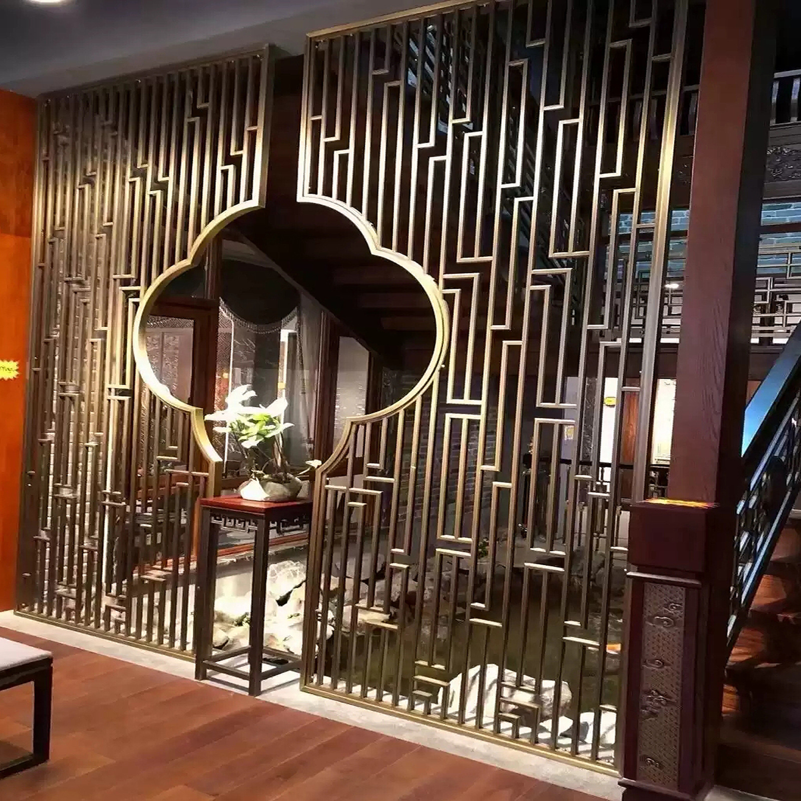 新中式客厅玄关金属背景墙格栅装饰梅花造型不锈钢隔断屏风花格