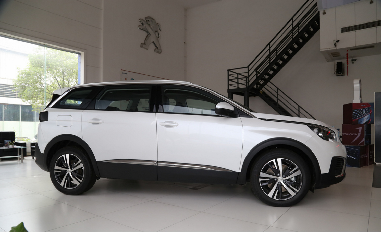 已经看好5008外观和细节我看中再来了解下保养