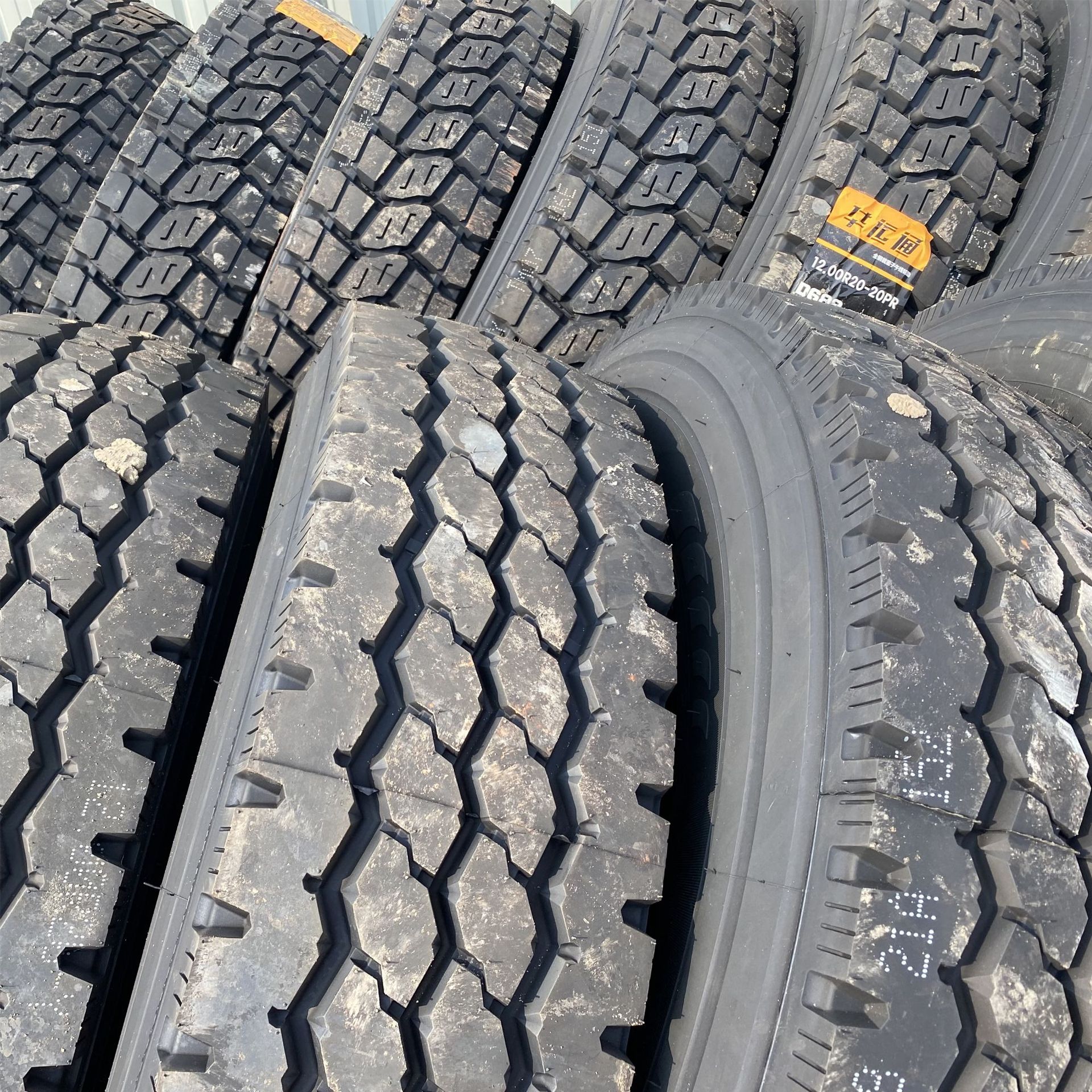 1200r20前四后八百吨王专用轮胎高品质抗载耐磨加强型 华运通轮胎
