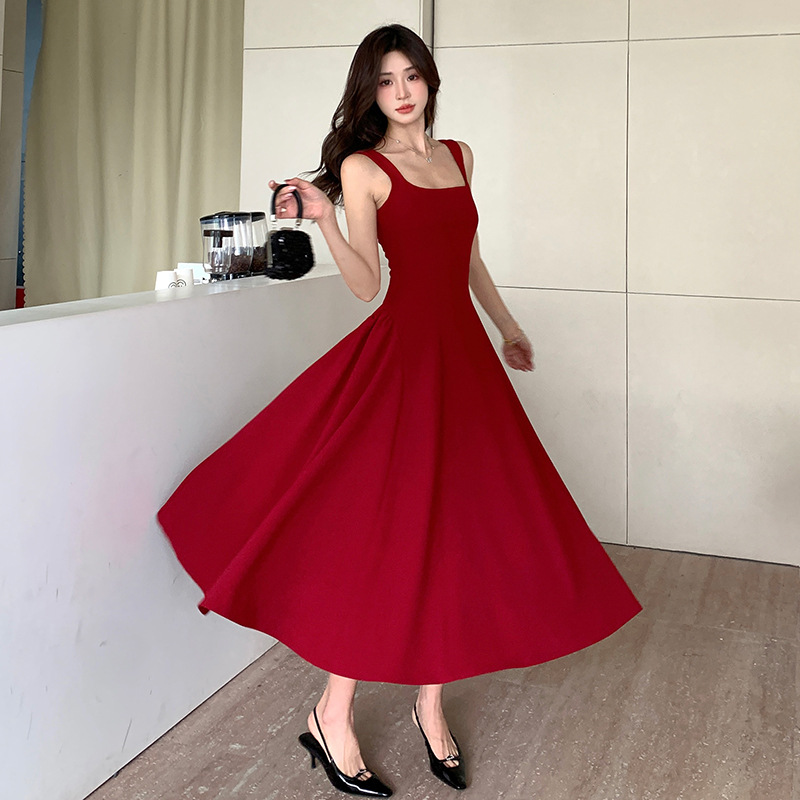 红色u领吊带连衣裙女2024新款法式小众感a摆长裙批发生产小单快返