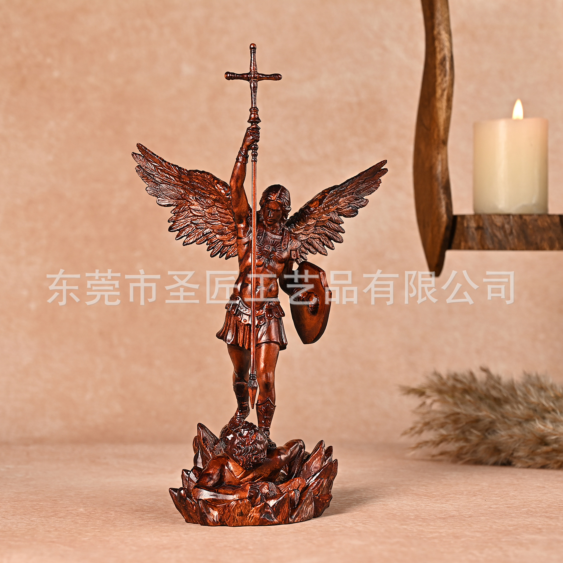 跨境实木工艺品大天使迈克尔圆形雕刻黄杨木桌面摆件木质装饰品
