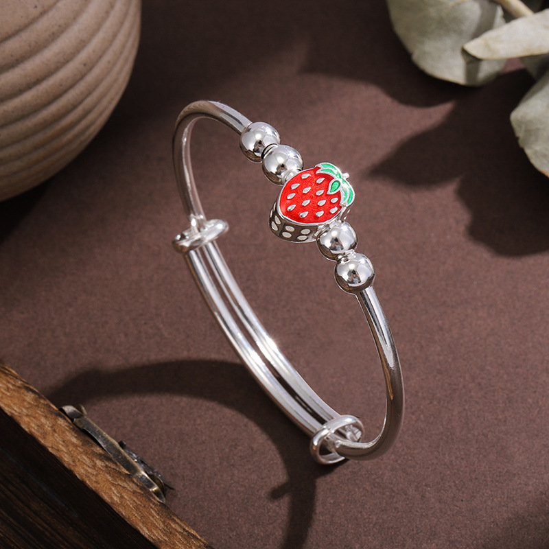 白铜镀银手镯宝宝成人手镯儿童草莓女送百日满月可爱清新生日礼物