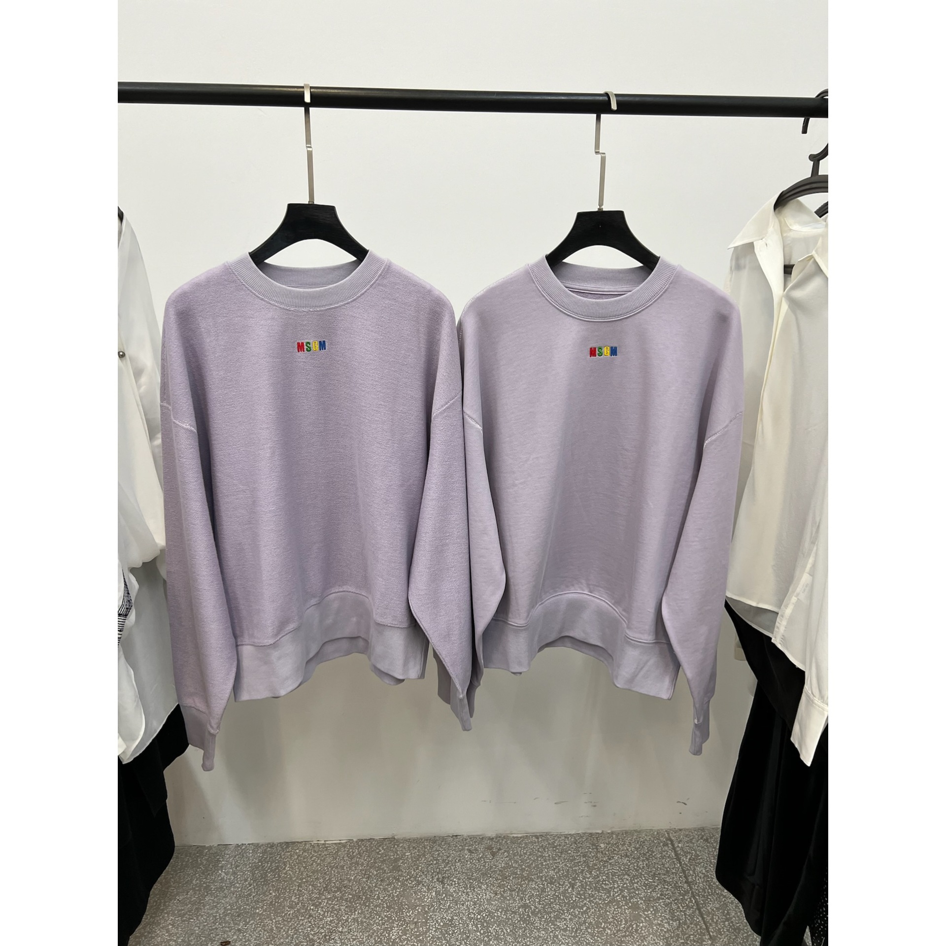 尾单mn圆领彩色slogo字母刺绣正反两穿针织卫衣-阿里巴巴