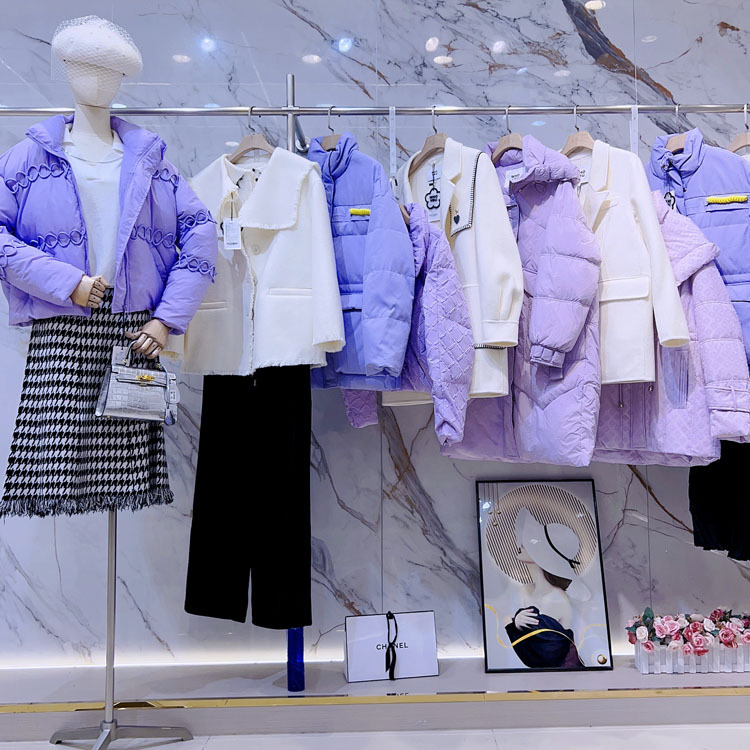 佐诺艺塑家羽绒服尾货清仓高端女装品牌折扣批发直播剪标服装货源