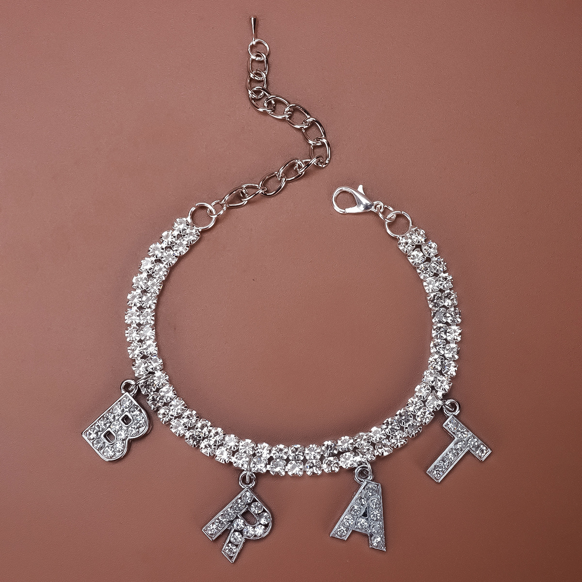 跨境电商热卖欧美流行手饰brat满钻女士个性百搭字母手链直播代发