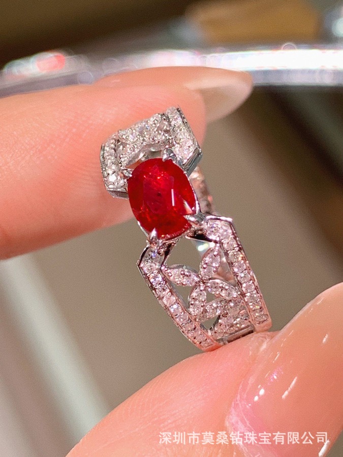 18k金莫桑比克鸽血红宝石戒指15火彩很闪的一枚 1.