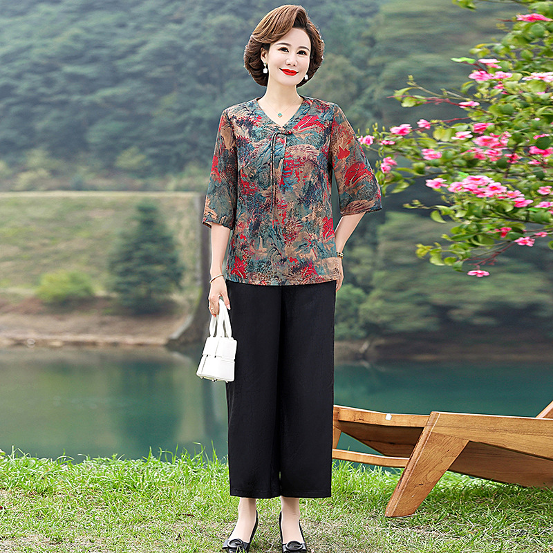 Middle-Aged and Elderly Mother's Short Sleeve Suit 2024 New Women's Top Middle-Aged and Elderly Western Style Wide Lady Two-Piece Suit Fashion