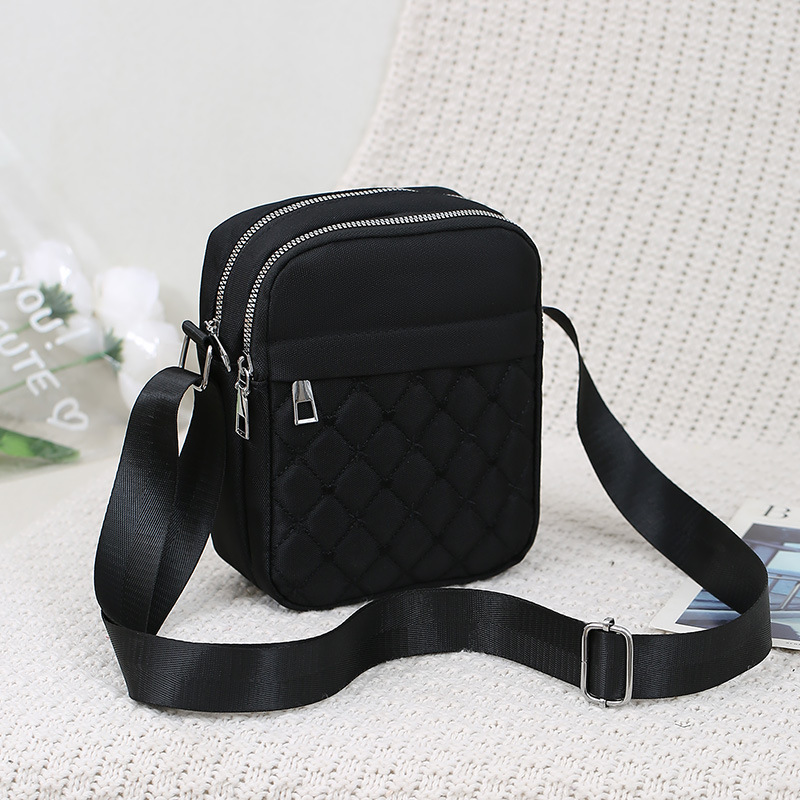 2023 New Shoulder Bag Women's Bag Embroidery Thread Rhombus Crossbody Large Capacity Casual Phone Small Square Bag Change Travel Bag