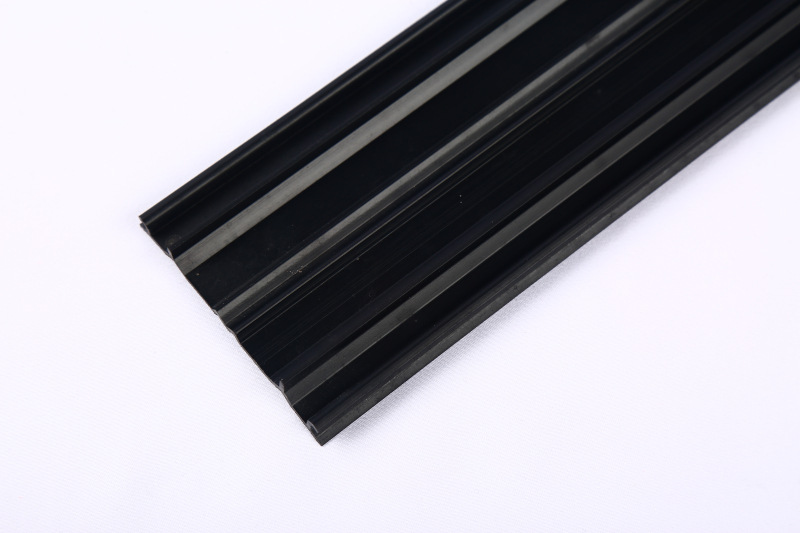 通辽黑色pvc共挤导轨条 pe塑料挤出型材 卫生间挡水条 pvc包边