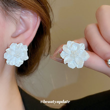 银针超仙花朵珍珠耳钉法式优雅设计感耳环高级感简约新款耳饰批发