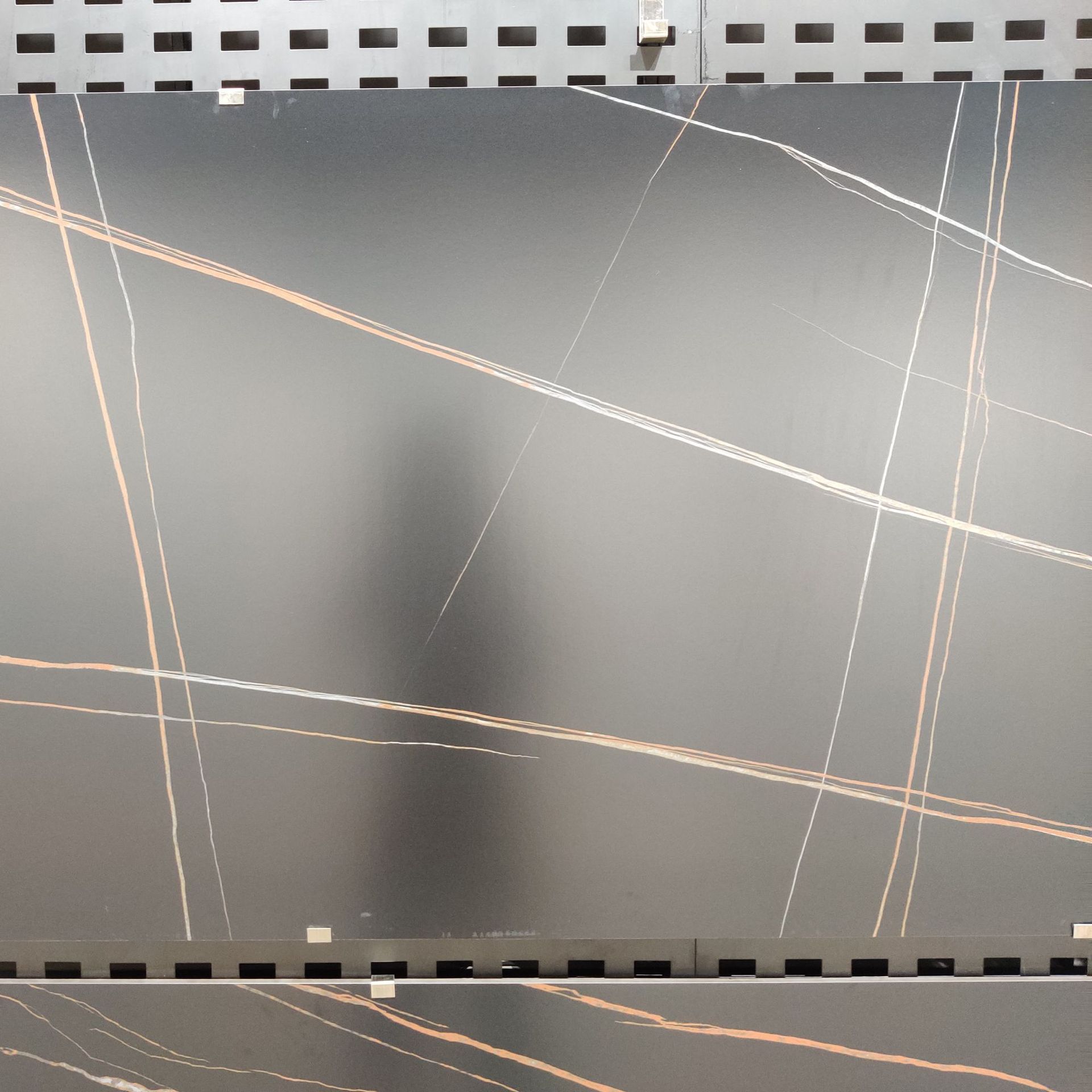 灰色细颗粒岩板火山灰闪电灰意大利深灰浅灰岩板台面板餐桌面加工