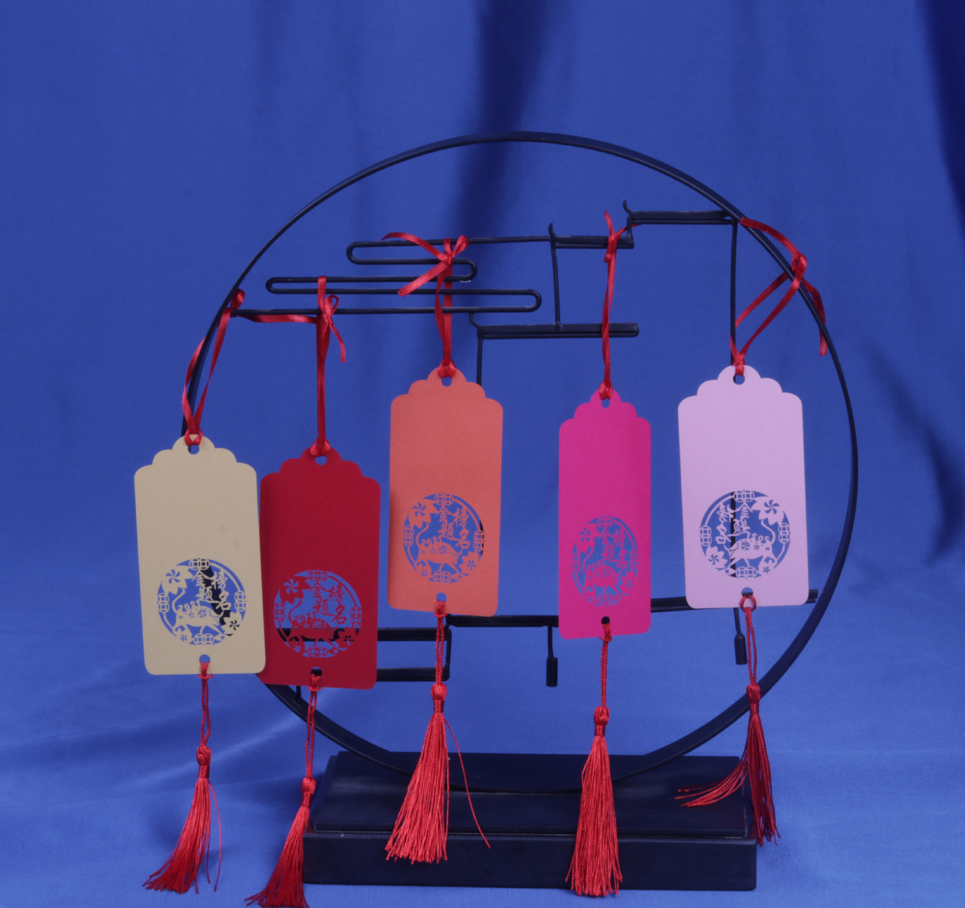 尺寸:11*5cm,配红色丝带和红色流苏发货,(不包穿)新年祈福卡卡片纸是