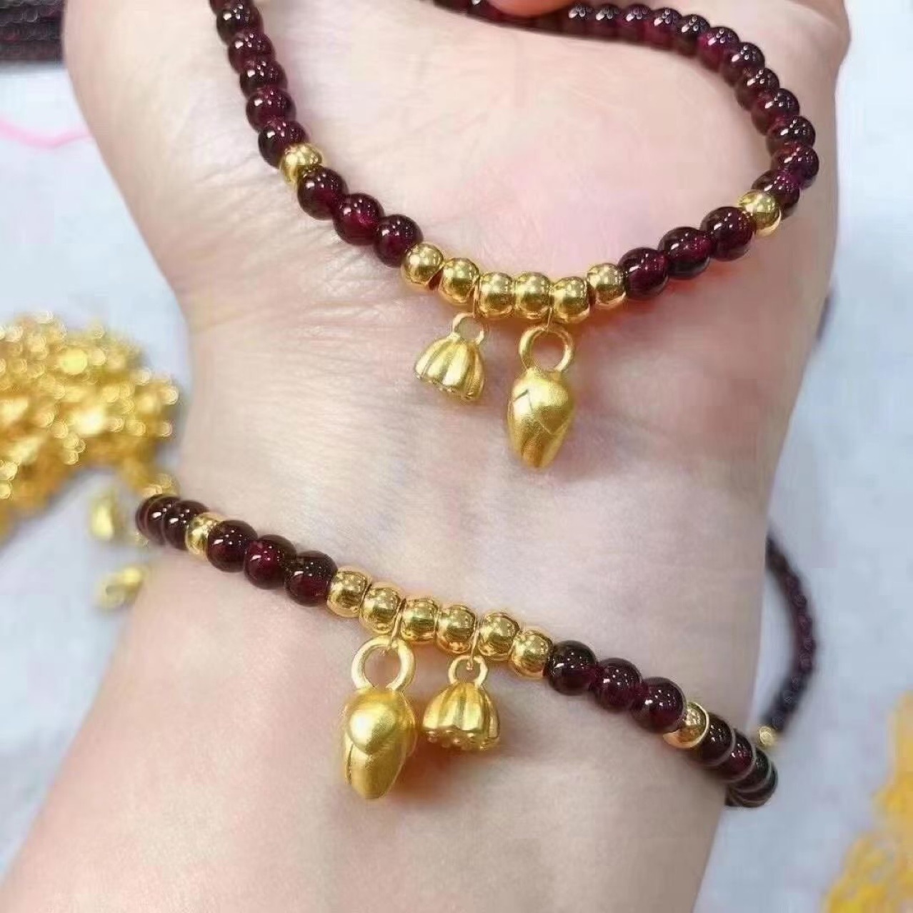 足金999新款黄金两世欢石榴石手链情侣款一对金店520母亲节51活动