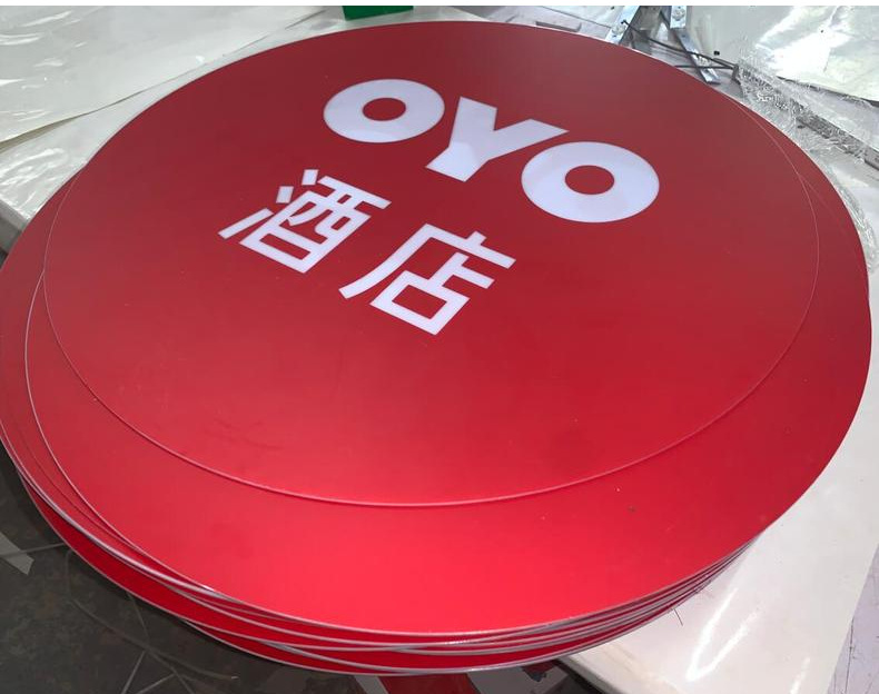 圆形亚克力双面广告灯牌服饰奶茶店小门头侧挂小灯箱厂家