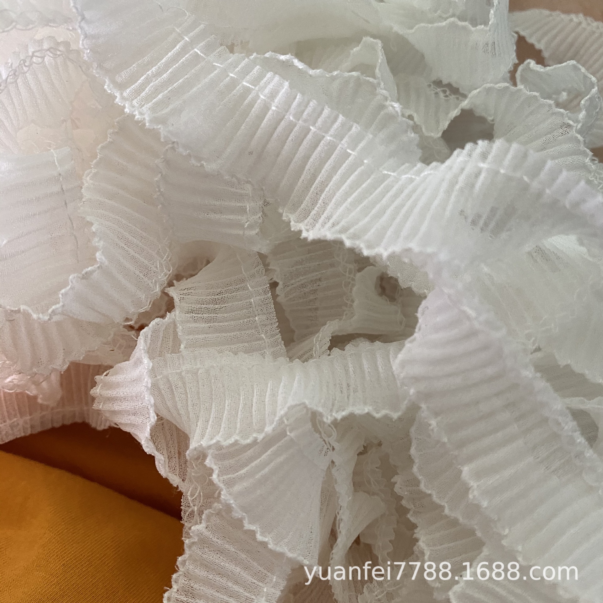 狗牙对丝波浪压皱打皱蕾丝花边