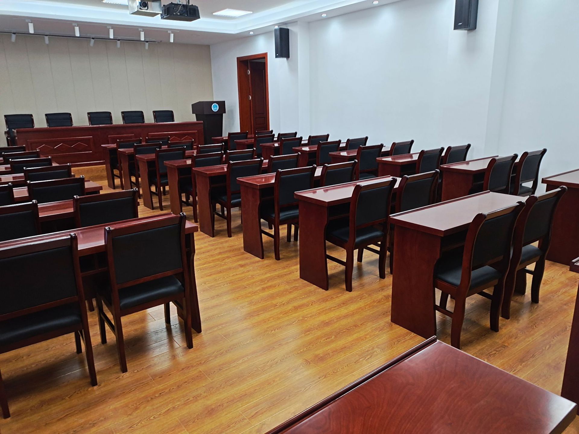 供应油漆会议桌条桌培训桌课桌双人三人组合条形长桌量大从优