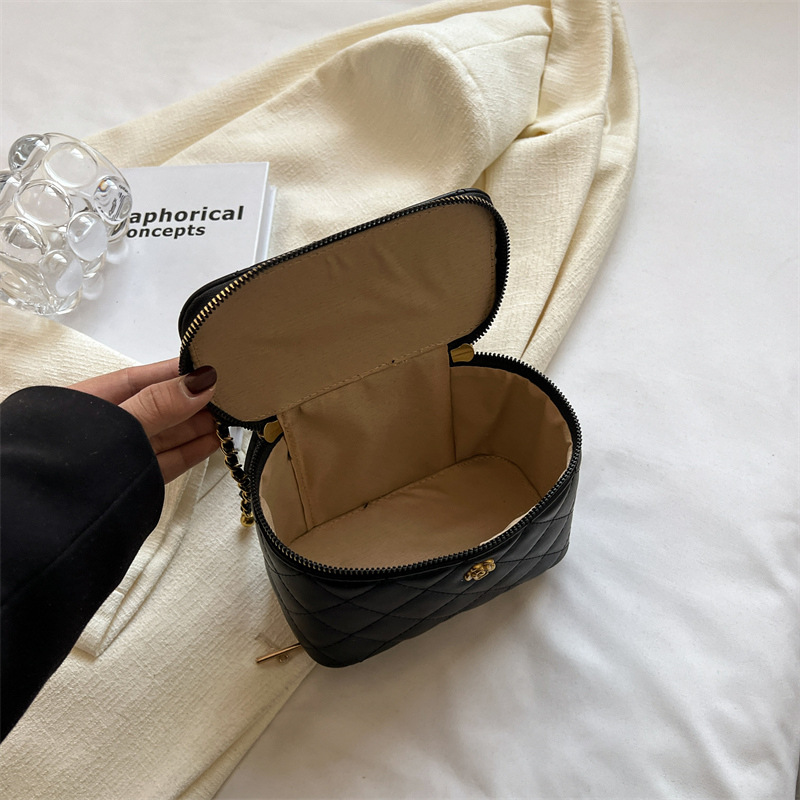 Textured Rhombus Shoulder Bag Women's Bag 2023 New Chain Messenger Bag Classic Style Fashion Box Bag Retro Textured