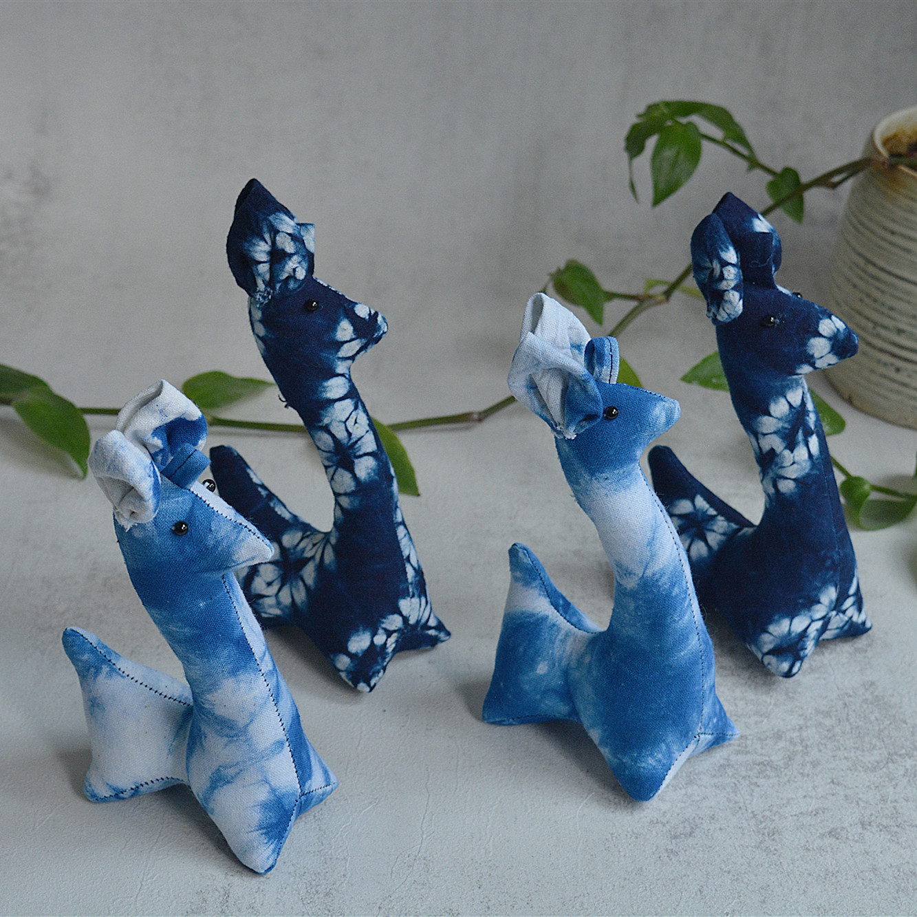 云南大理蓝染布艺扎染布偶小鹿挂件摆件饰品文艺多色长颈鹿批发