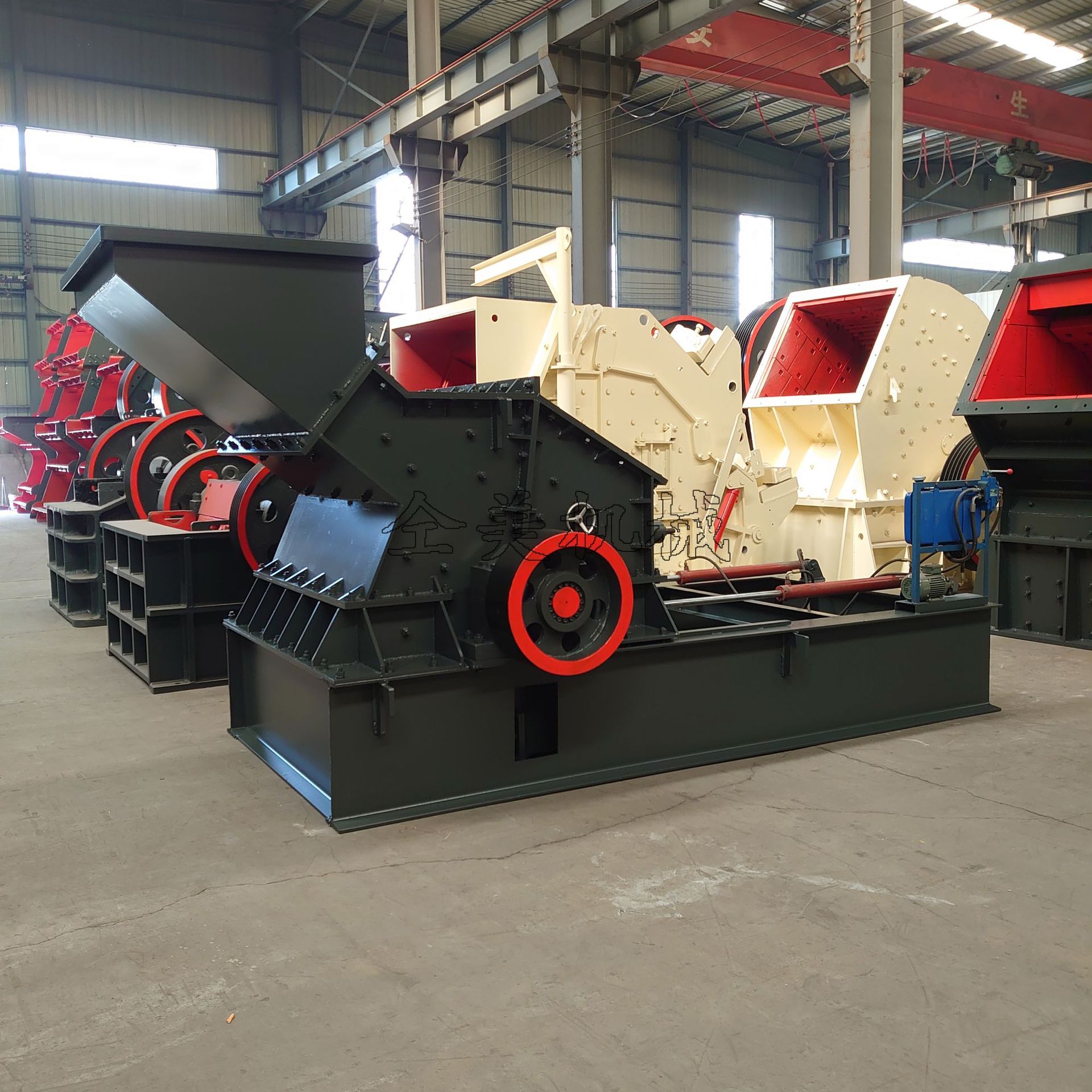 锤式建筑垃圾破碎站 沙石料场制砂破碎机 工程废料移动式破碎站