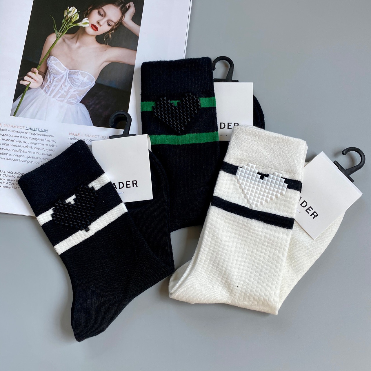 韩版ai设计ins立体颗粒爱心图案袜子潮中筒线条黑白撞色基础学生