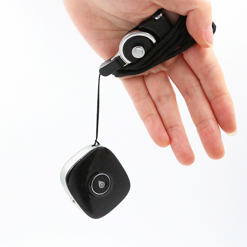 4g新款q68跨境gps定位器ip67防水sos语音通话老人儿童孩子定位器