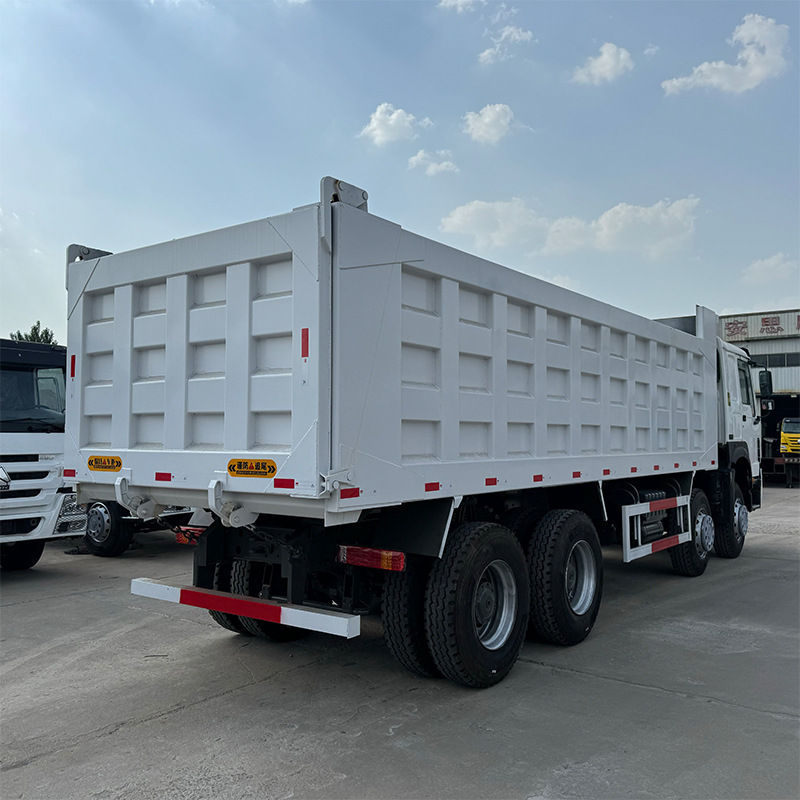 重汽豪沃12轮翻斗卡车出口 双桥渣土运输车 371马力砂石料自卸车