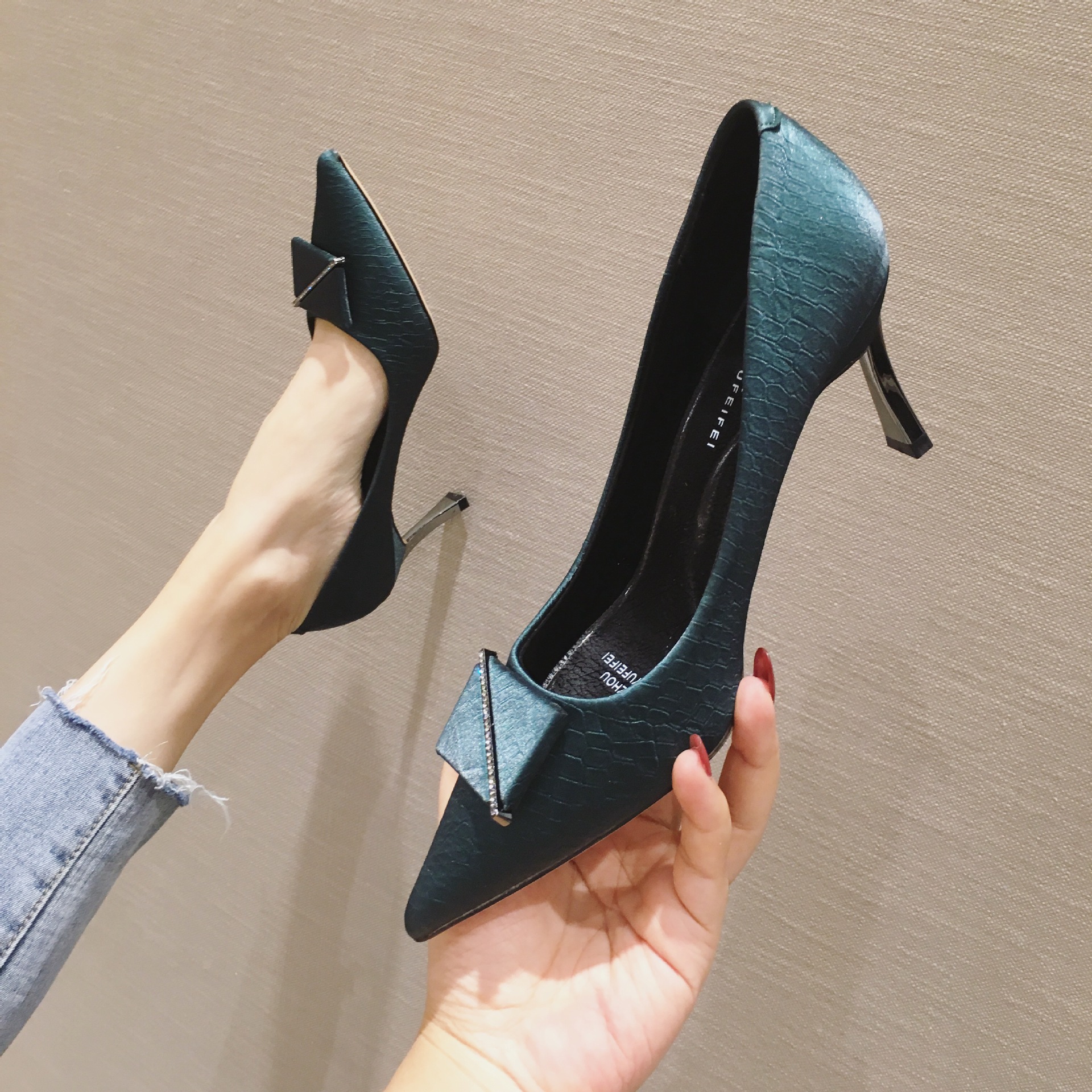 5925带钻方扣尖头高跟鞋2021新款细根浅口纯色单鞋日常出行工作鞋