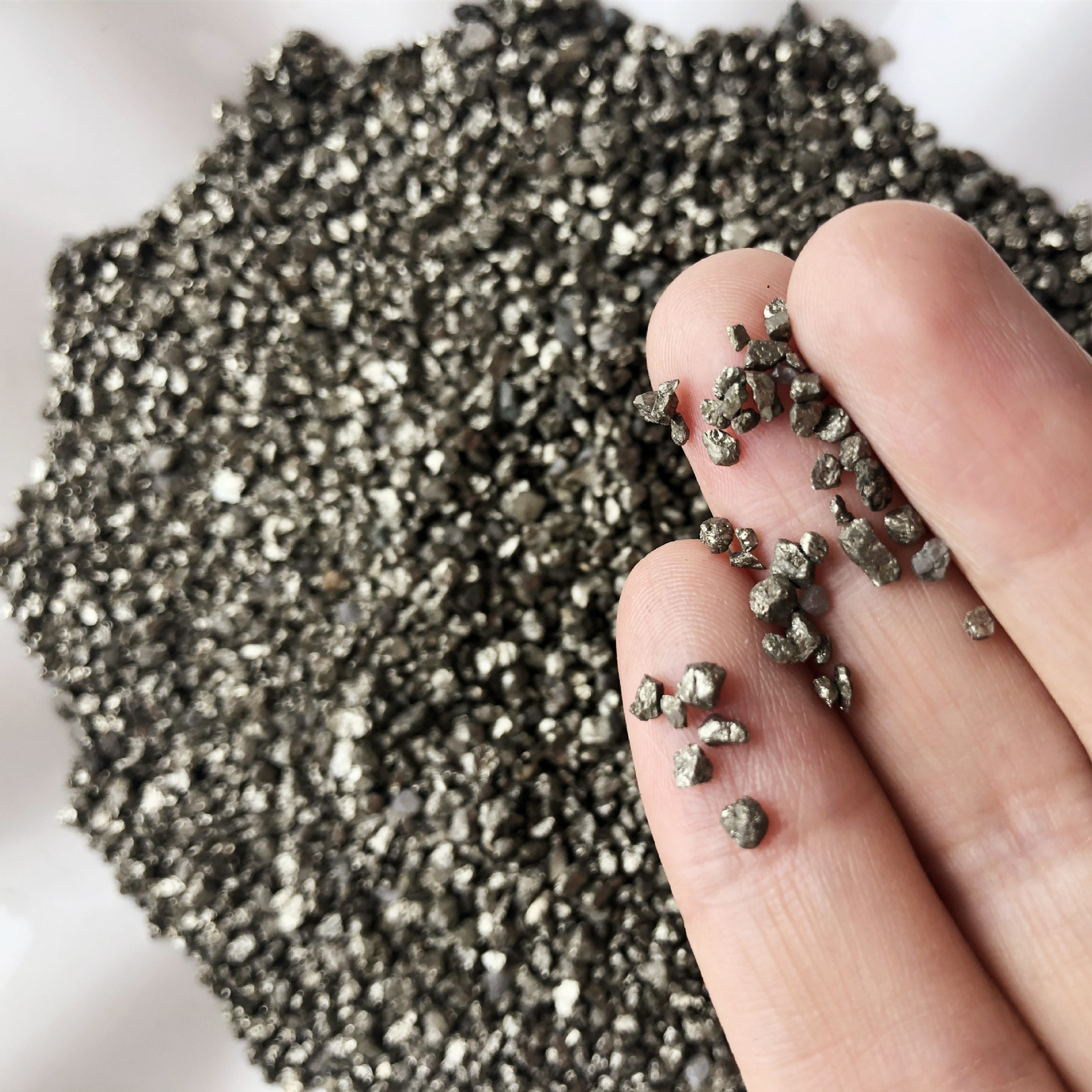 厂家供应和金沙地坪骨料用合金砂批发