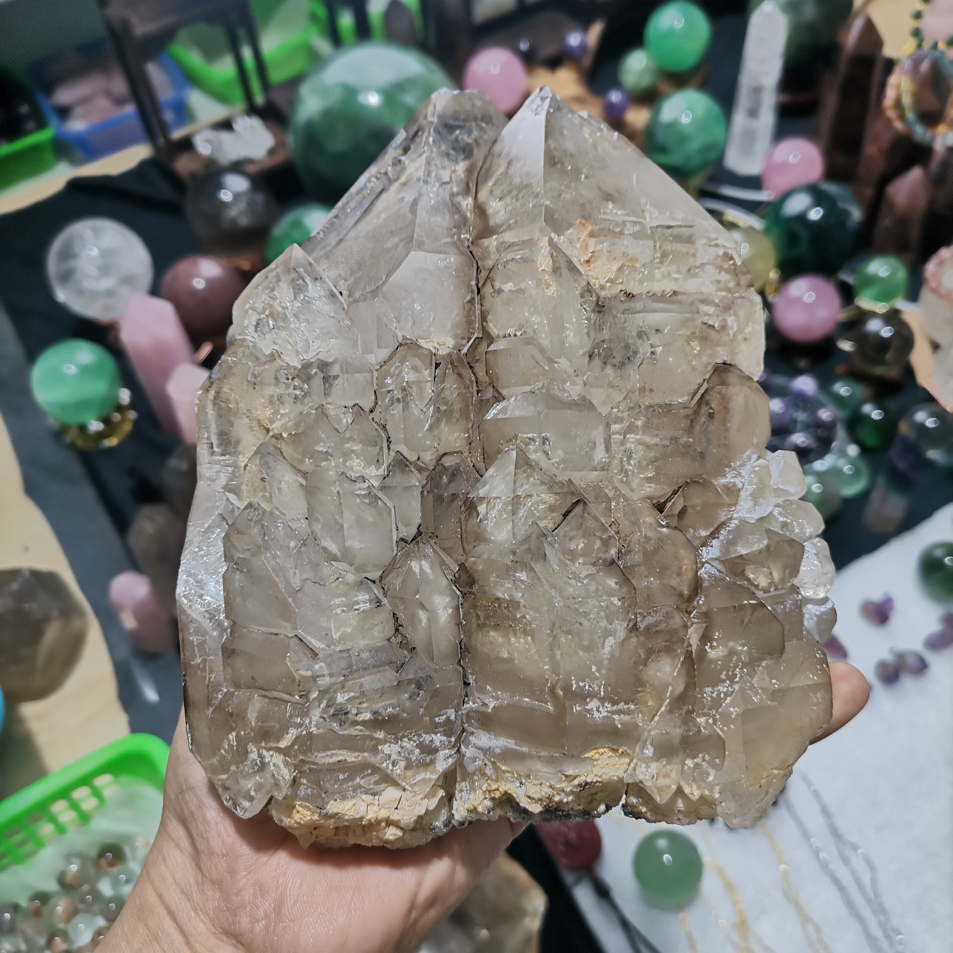 骨干水晶skeletal crystal ,化学式sio2.