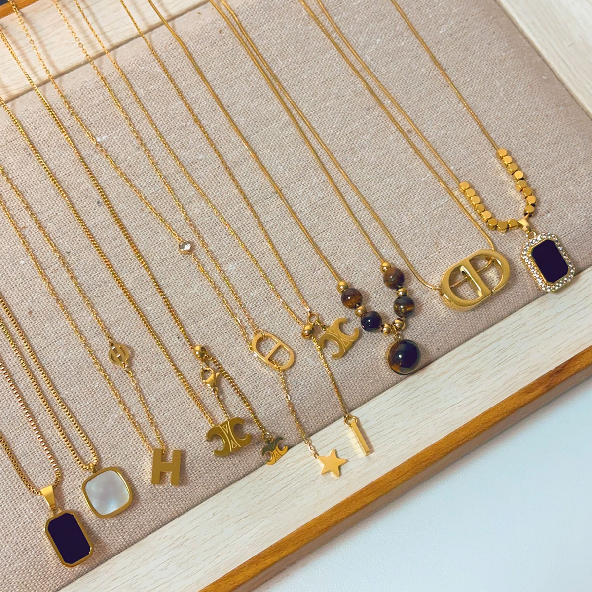 通勤时尚小众设计感钛钢项链女气质轻奢高级感真金电镀百搭锁骨链