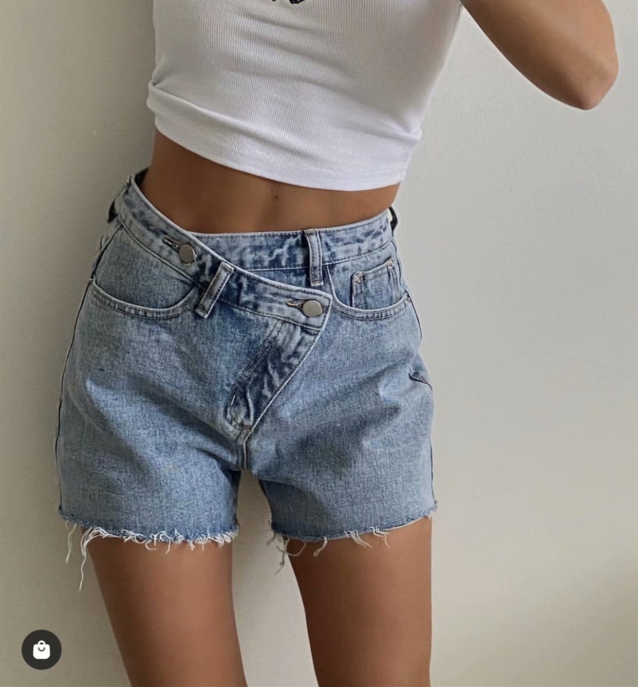 欧美不对称斜腰牛仔短裤女2021夏新款ins博主款高腰显瘦毛边热裤
