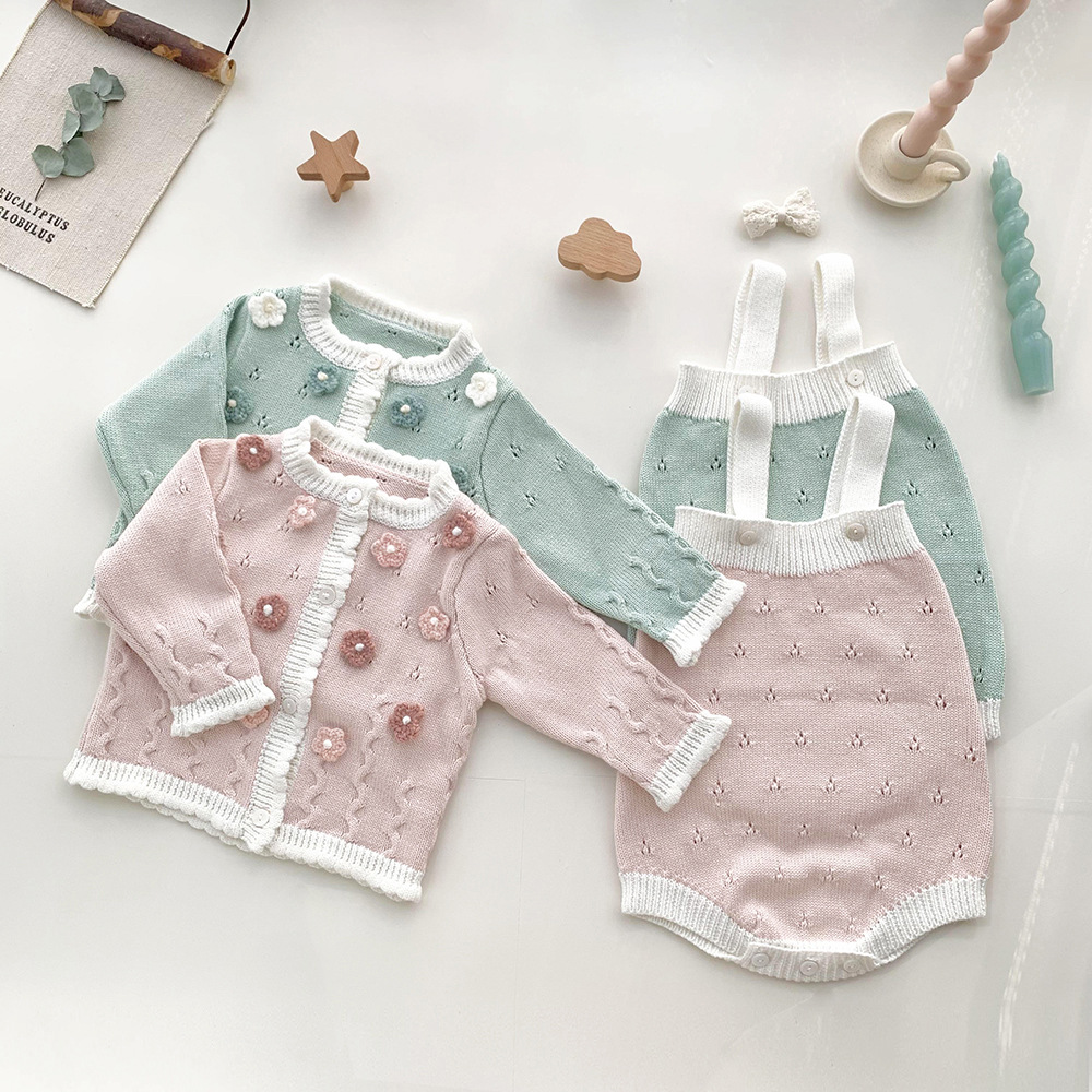 Spring Ins Babies' Contrast Color Cute round Neck Knitted Top Baby Girls' Hand Hook Flower Sling Romper 2-Piece Suit Baby Clothes