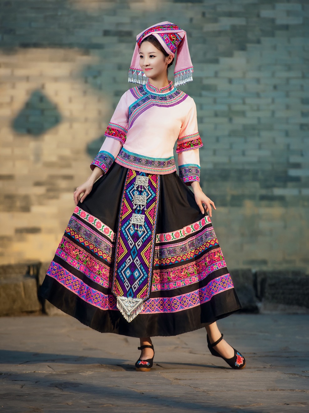 土家族盛装女湘西少数民族成人服恩施歌手舞台演出表演服旅拍摄影