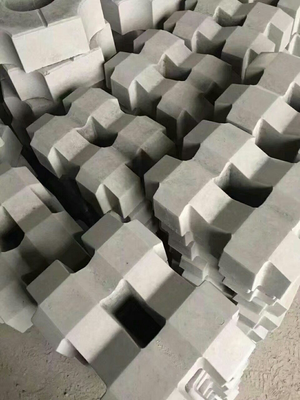 井字砖停车场嵌草砖 厂家供应多功能生态绿化混凝土草坪植草砖