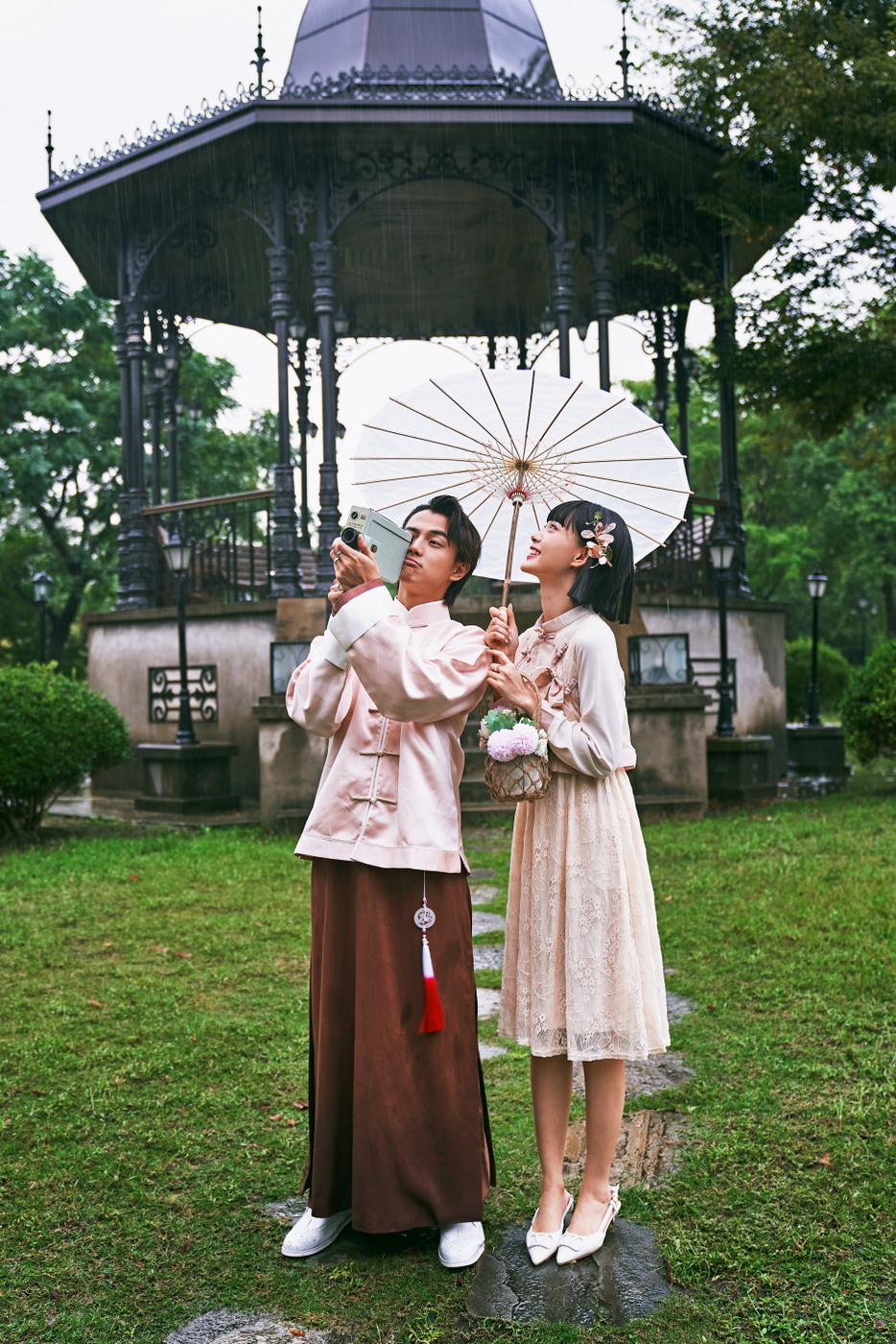 影楼主题展会新款中式民国蕾丝旗袍情侣旅拍写真婚纱拍照摄影服装