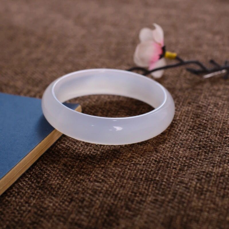 厂家批发 a货冰种白玉髓中宽加厚手镯 巴西冰透玛瑙玉石镯子饰品