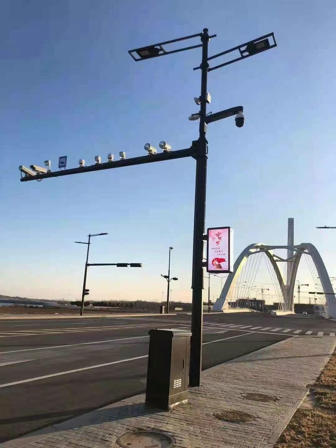 供应交通信号灯杆人行道信号灯杆路灯杆八角锥形监控立杆厂家